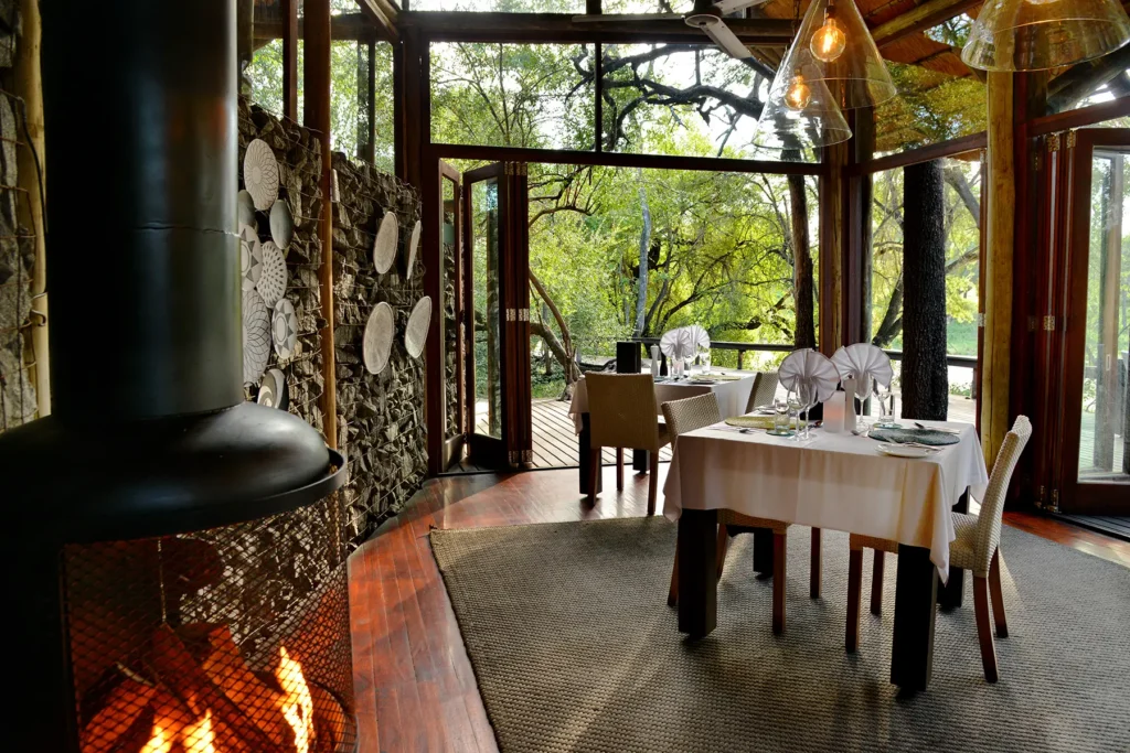 1800px-2026-seolo-africa-rhino-post-dining-40